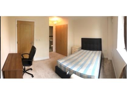 Room in a Shared Flat, St. Marks Heights, KT5