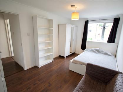 4 Bed Terraced House, Dunston Road, SW11