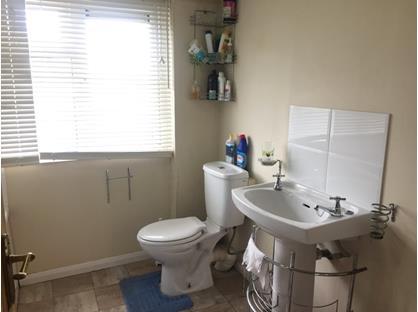 Room in a Shared House, Denmark Gardens, SM5