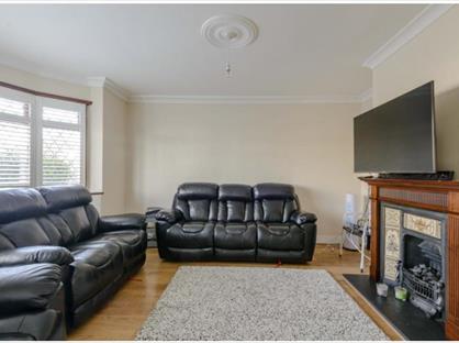 3 Bed Terraced House, New Road, E4