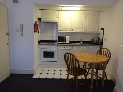 Bedsit, Winchester Street, SW1V