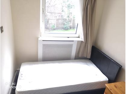Room in a Shared Flat, Evenwood Close, SW15