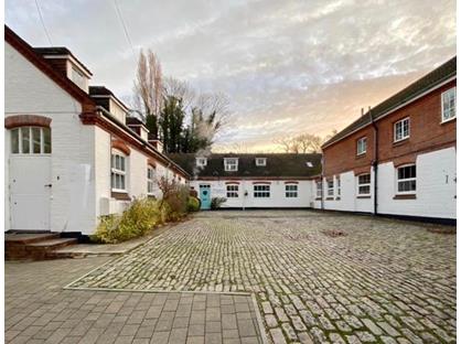 1 Bed Semi-Detached House, Grattons Court, RH10
