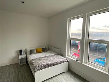 5 Bed Semi-Detached House, Stapleton Road, BS5