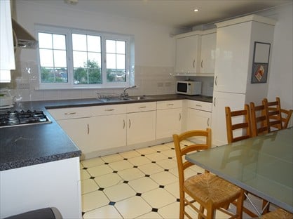 2 Bed Flat, Bewley Street, SW19