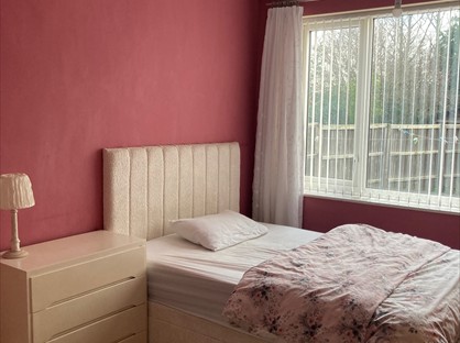 2 Bed Flat, Blenheim Road, WF1