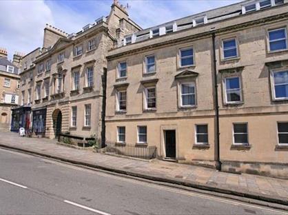 2 Bed Flat, Fountain Buildings, BA1