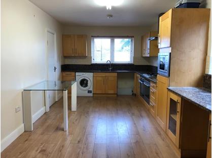 4 Bed Flat, London, TW8