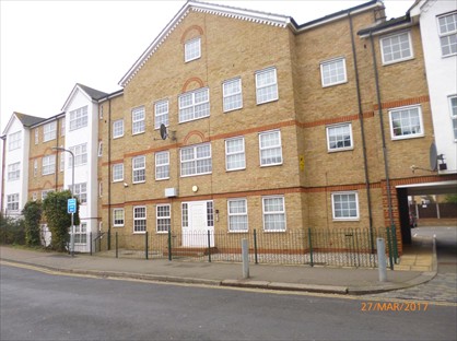 2 Bed Flat, Chase Court Gardens, SS1