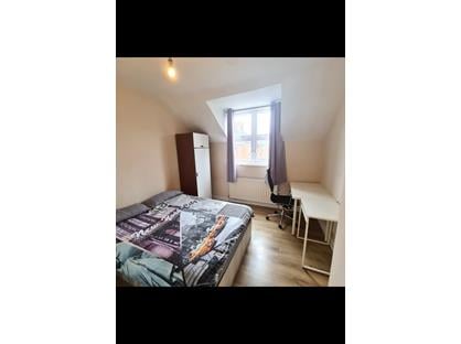 Room in a Shared House, Mellitus Street, W12
