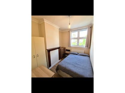 Room in a Shared House, Mellitus Street, W12