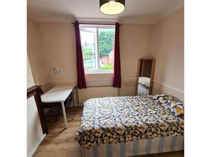 Room in a Shared House, Mellitus Street, W12