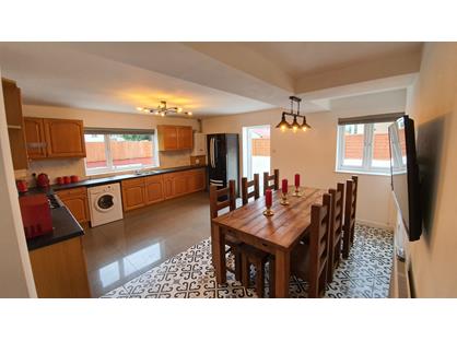 7 Bed Semi-Detached House, Capstone Road, BH8