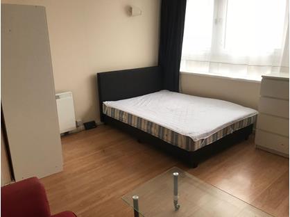 Room in a Shared Flat, Park Court, SW11