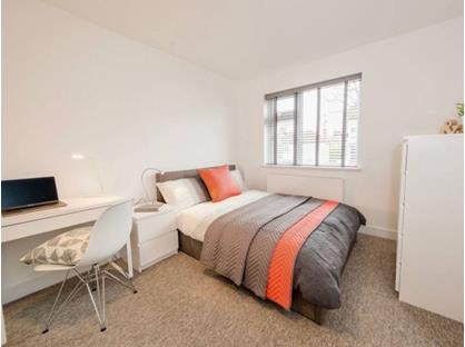 2 Bed Flat, Haydn Tower, SW8