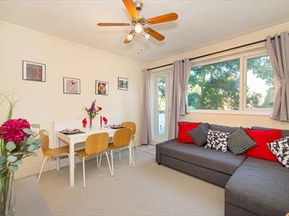1 Bed Flat, Smithwood Close, SW19
