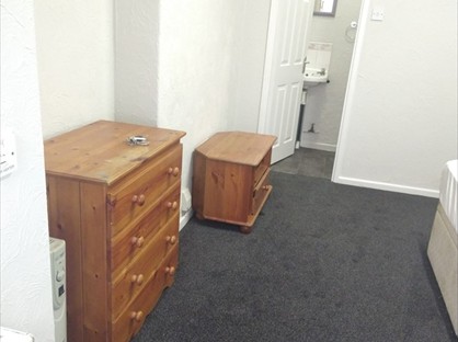 Studio Flat, Stourbridge Road, DY1