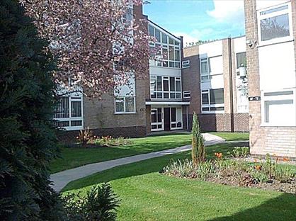 1 Bed Flat, Thorne House, M14