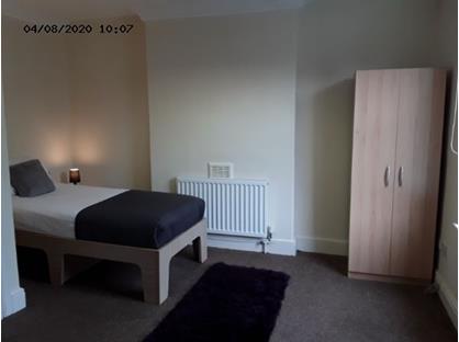 Room in a Shared House, Market Street, S80