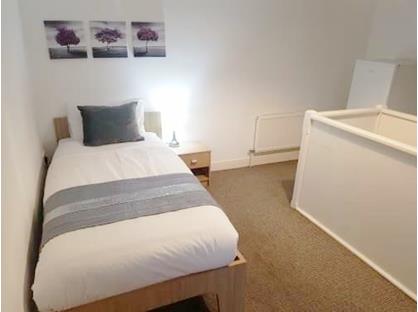 Room in a Shared House, Canal Road, S80