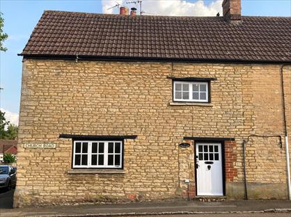 3 Bed Terraced House, Church Road, MK16