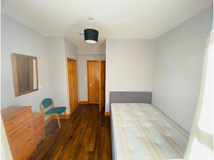 Room in a Shared House, Adelaide Road, E10