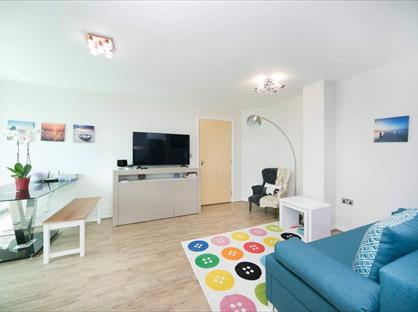 2 Bed Flat, St. George Wharf, SW8