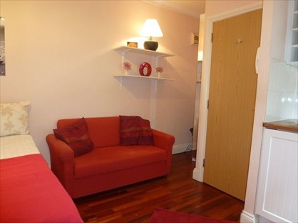 Studio Flat, Shepherds Bush Road, W6