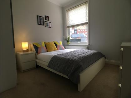 2 Bed Flat, Shepherds Bush Road, W6
