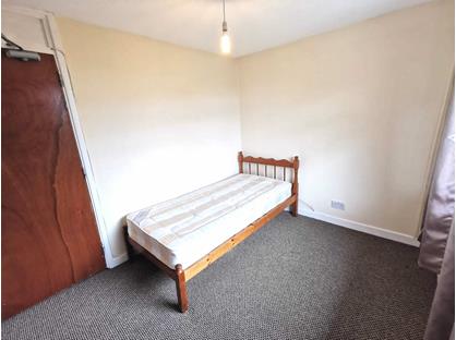 Room in a Shared House, Thomas Crescent, B66