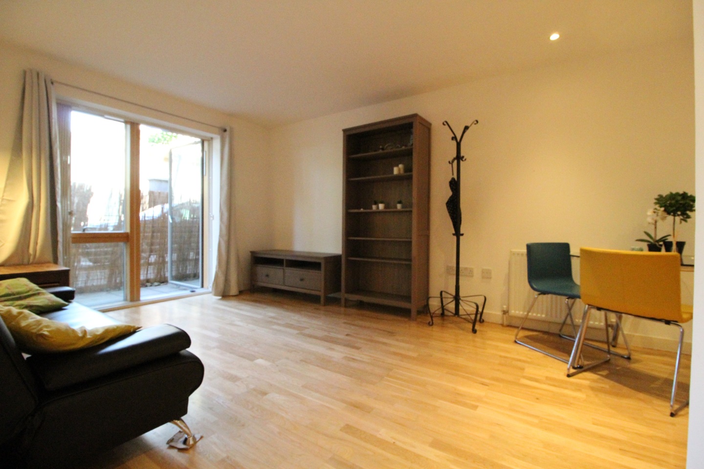 1 Bed Flat, Frean Street, SE16 photo 2