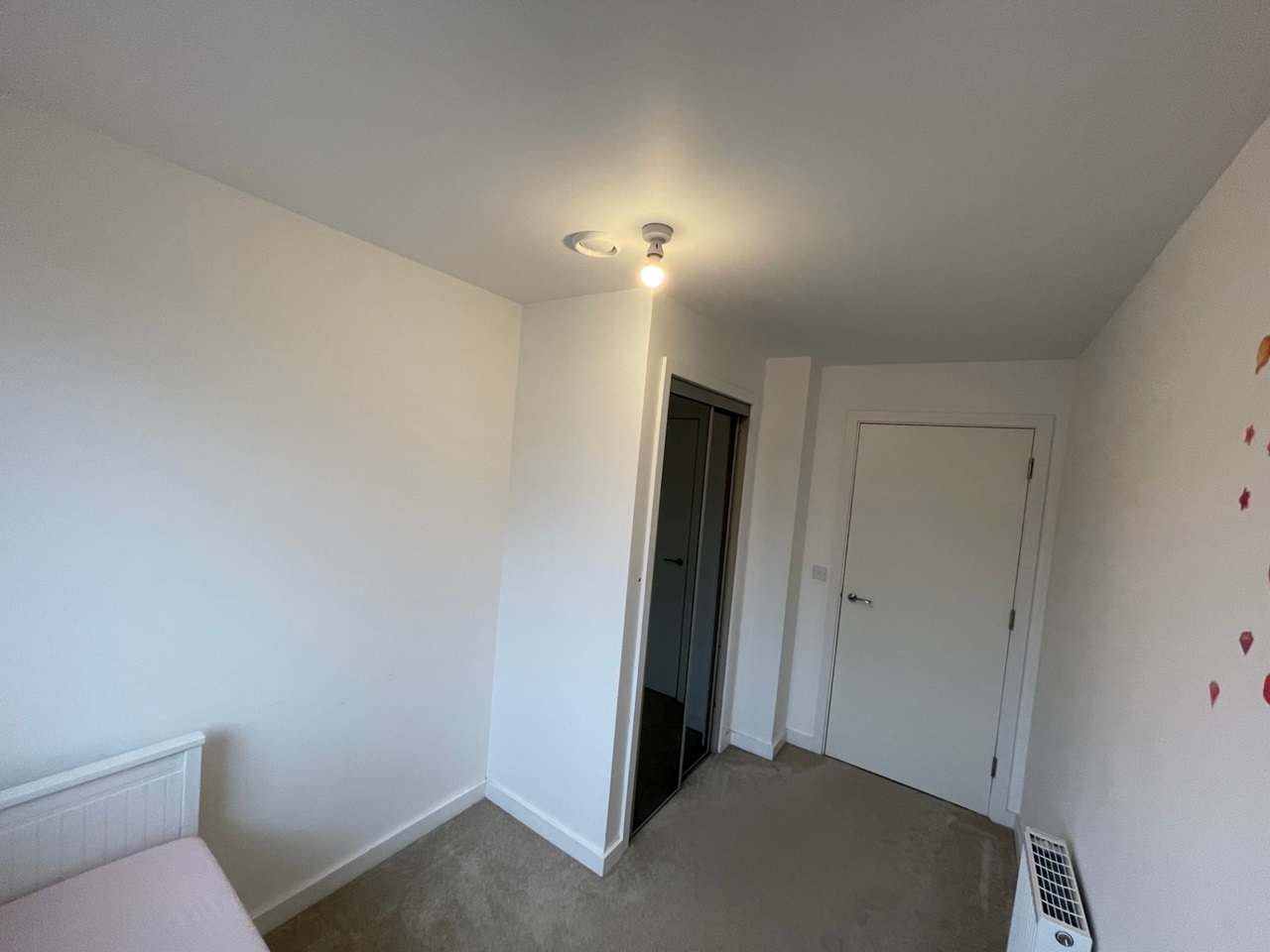 Basildon Room in a Shared House, Pankhurst Drive, SS14 To Rent Now