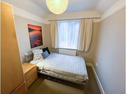 Room in a Shared House, Wiggie Lane, RH1