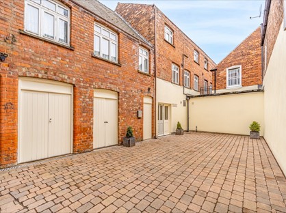 2 Bed Flat, Dolphin Lane, PE21