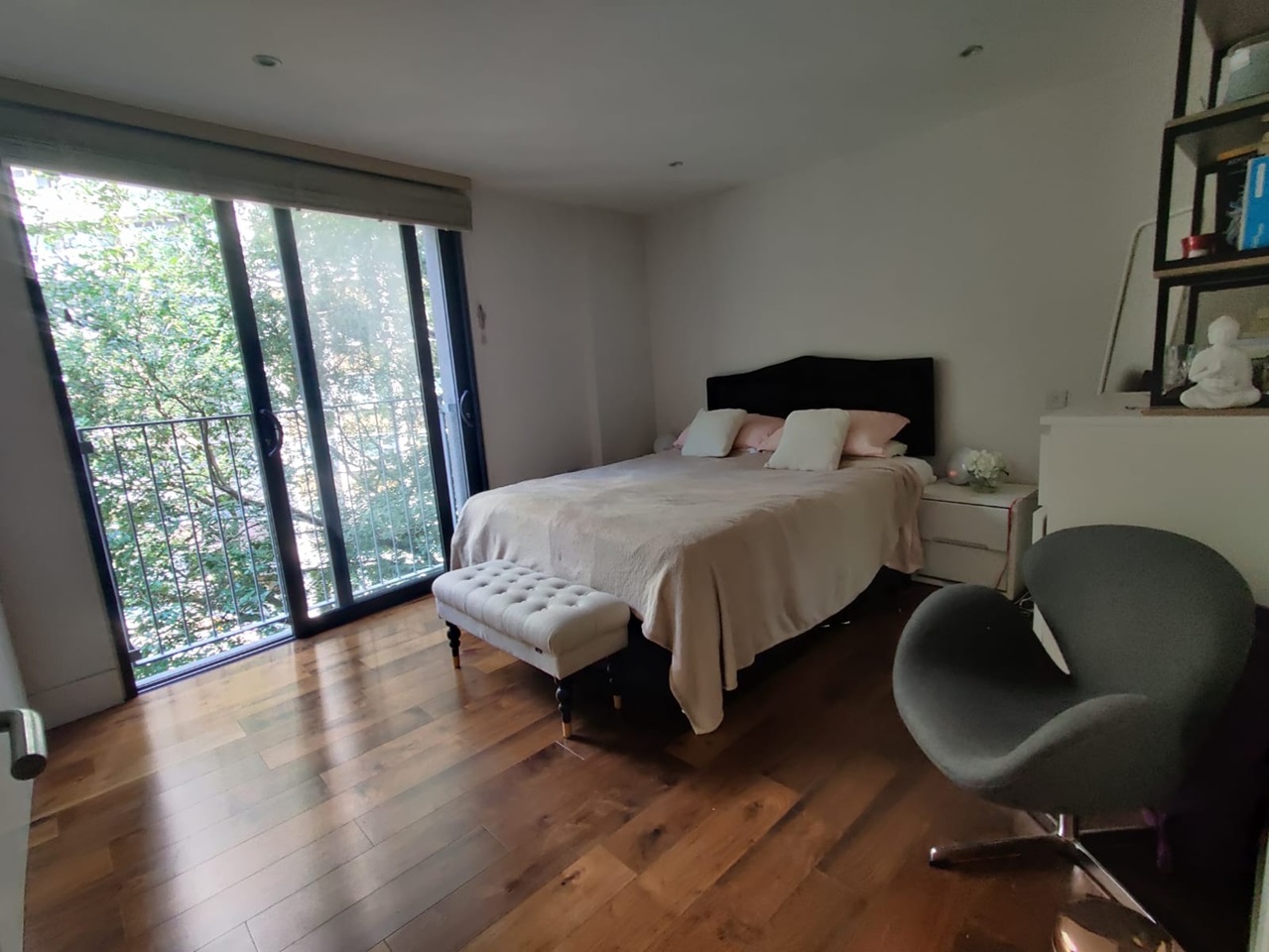 1 Bed Flat, Hall Street, EC1V photo 4