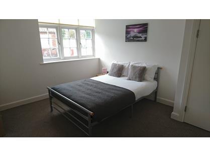 Room in a Shared House, Canal Road, S80