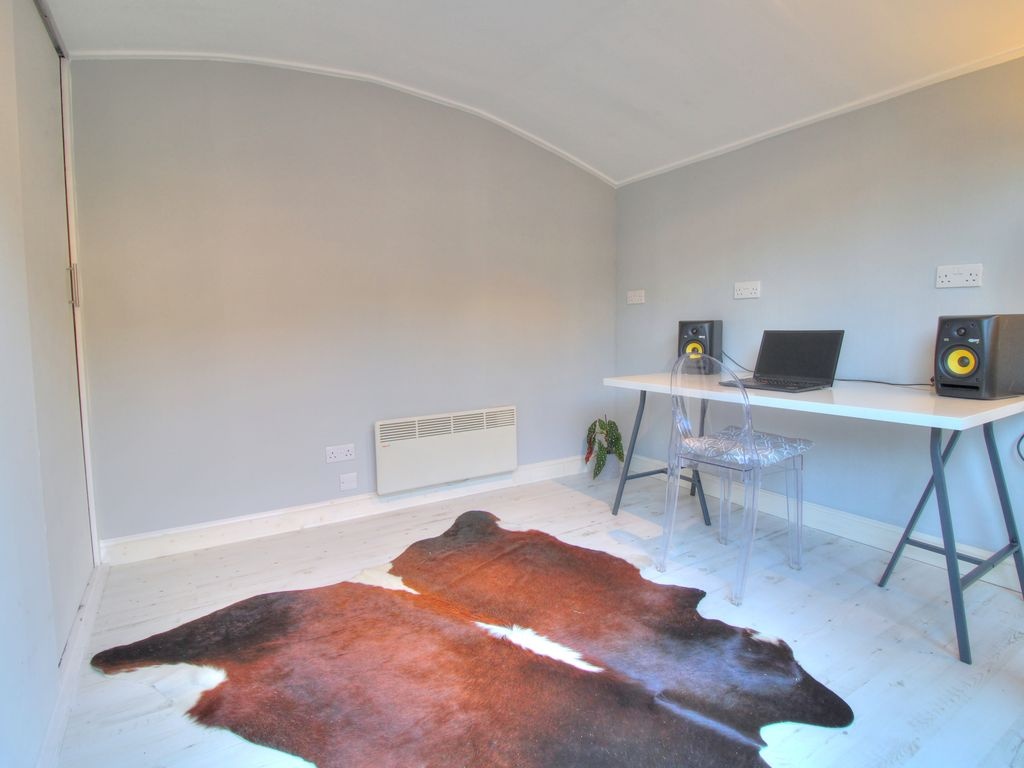 Guildford 3 Bed SemiDetached House, Stoughton Road, GU1 To Rent