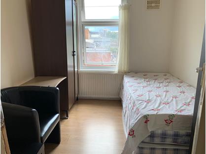 Room in a Shared House, Jephson Road, E7