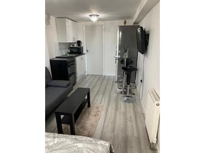 Studio Flat, Salcot Crescent, CR0