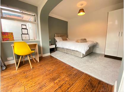 Room in a Shared House, Chesterton Grove, M43