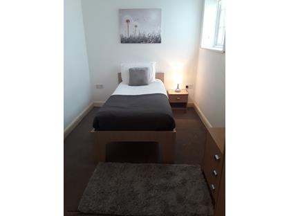 Room in a Shared House, Canal Road, S80