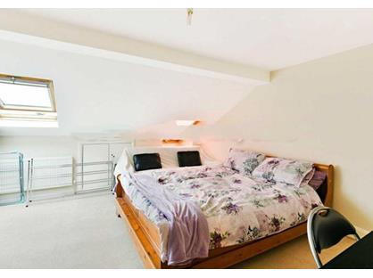 Room in a Shared House, Hamilton Road, SW19