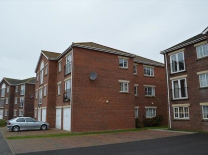 2 Bed Flat, Winston Drive, PE25