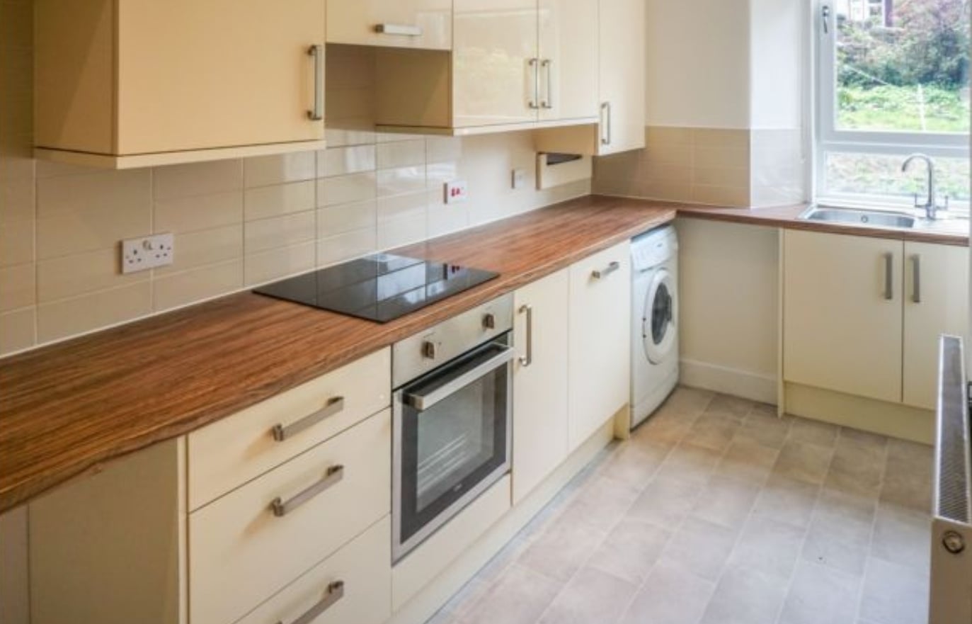 2 Bed Flat, Edinburgh, EH8 photo 2