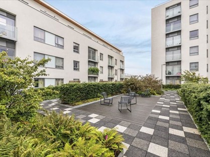 2 Bed Flat, Derry Court, SW16