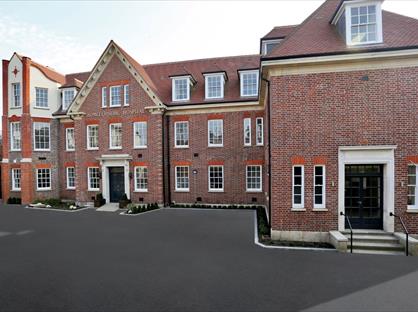 2 Bed Flat, Royal Wells Court, TN1