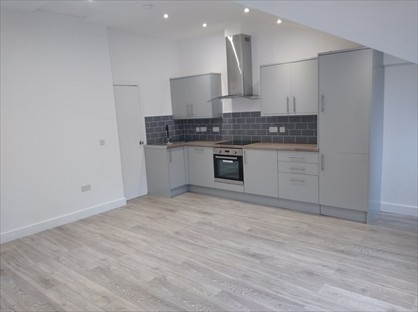 1 Bed Flat, North Street, KT22