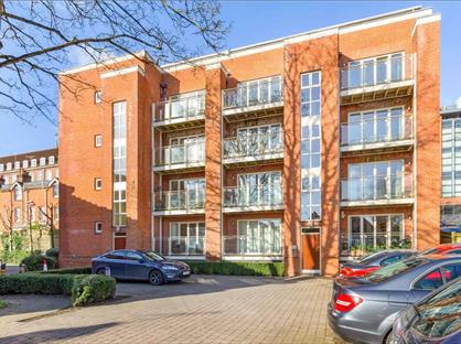 2 Bed Flat, Cross Street, SO23