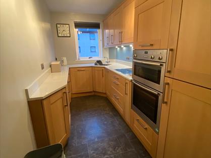 2 Bed Flat, Hawthornden Place, EH7