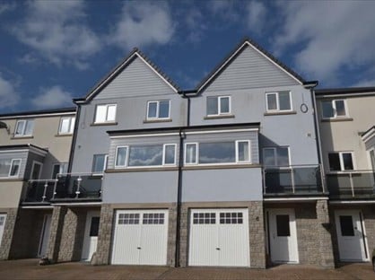 4 Bed Terraced House, Coed Y Neuadd, SA31